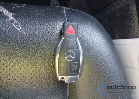 2011 Mercedes-Benz C 300 Sport 4Matic z USA, uszkodzony, nr VIN WDDGF8BB5BF533462